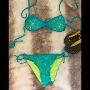 Body Glove bikini set in XSMALL